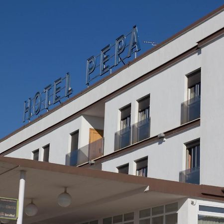 Hotel Pepa Villafranca de Ebro Bagian luar foto