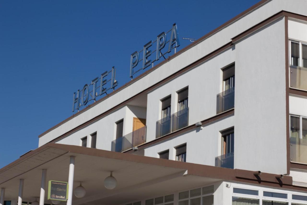 Hotel Pepa Villafranca de Ebro Bagian luar foto